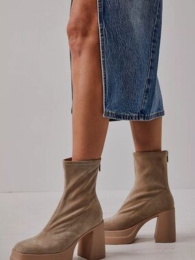 Free People Taupe Stretch Suede Platform Ankle Boots New! Never worn